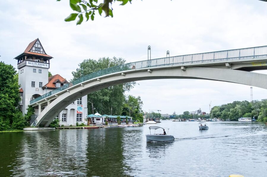Berlin: Self-Drive Boat Tour - Taking the Helm at GoBoat on the Spree