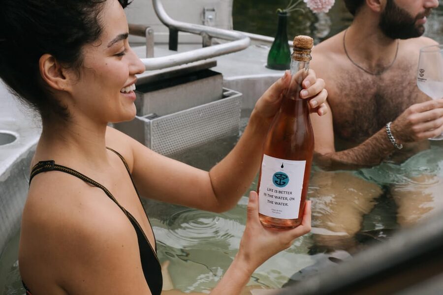 Berlin: Self-drive hot tub boat experience - Self-drive electric boat: how you avoid the nerves