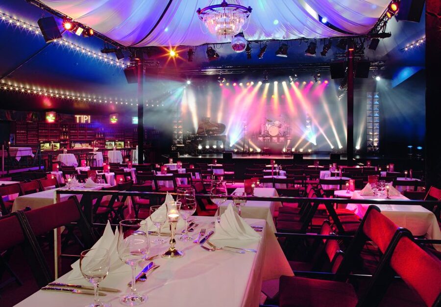 Berlin: Show at the Tipi am Kanzleramt - Aperitif and Dinner: How the €5 Food Voucher Fits In