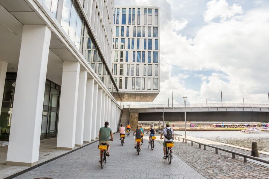 Berlin: Sights and Highlights Bike Tour with a Local Guide - Brandenburg Gate: From Ceremony to Modern Berlin, What to Notice