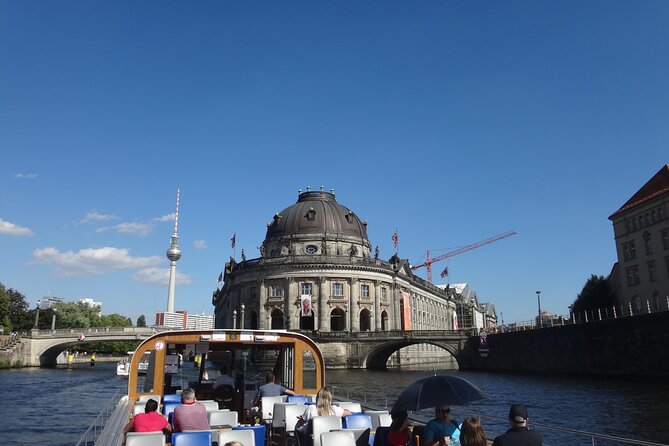 Berlin sightseeing boat tour on the Spree - The audio guide setup: GPS timing, German first, English after
