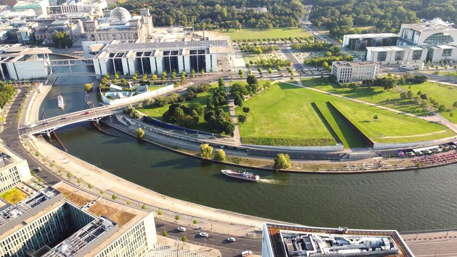 Berlin: Sightseeing Boat Tour on the Spree for Families - Kids under 12 ride free, plus pets are welcome