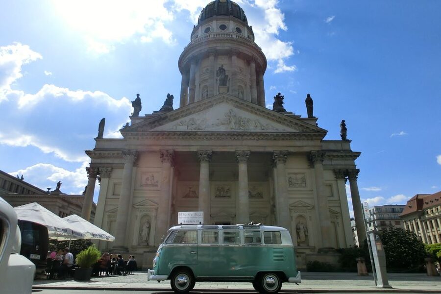 Berlin: Sightseeing Tour in Classic Volkswagen T1 Samba Bus - The Berlin Wall route: from Niederkirchner Straße to Checkpoint Charlie