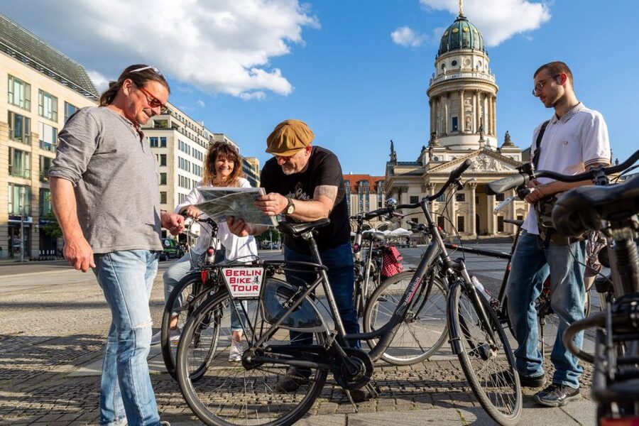 Berlin: Small Group Bike Tour Through City Center - Government Quarter and the Reichstag: why these buildings symbolize unity