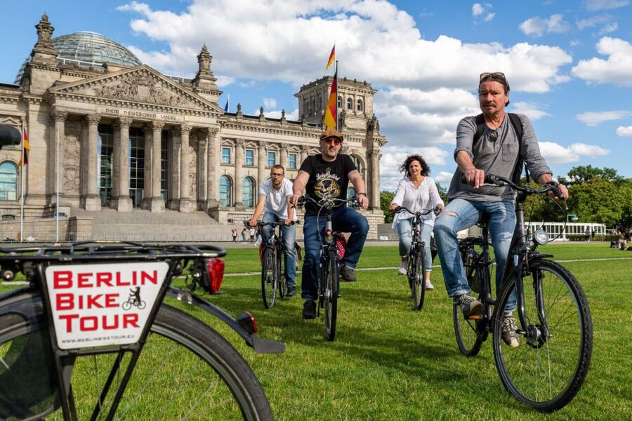 Berlin: Small Group Bike Tour Through City Center - Tiergarten, the Holocaust Memorial, and the ride toward the Brandenburg Gate