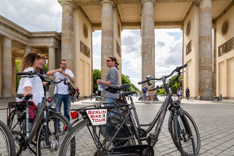 Berlin: Small Group Bike Tour Through City Center - Alexanderplatz: Red Town Hall, TV Tower, Neptune Fountain, and the World Clock