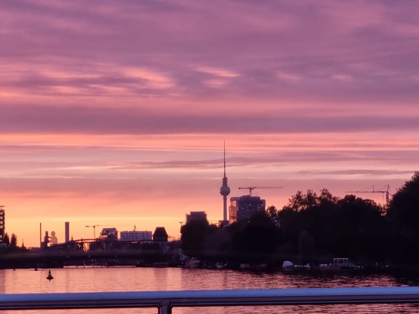 Berlin: Solar Powered Sunset Catamaran Cruise & Audio Guide - Where to Sit: Comfort, Quiet, Blankets, and the Best Photo Angles