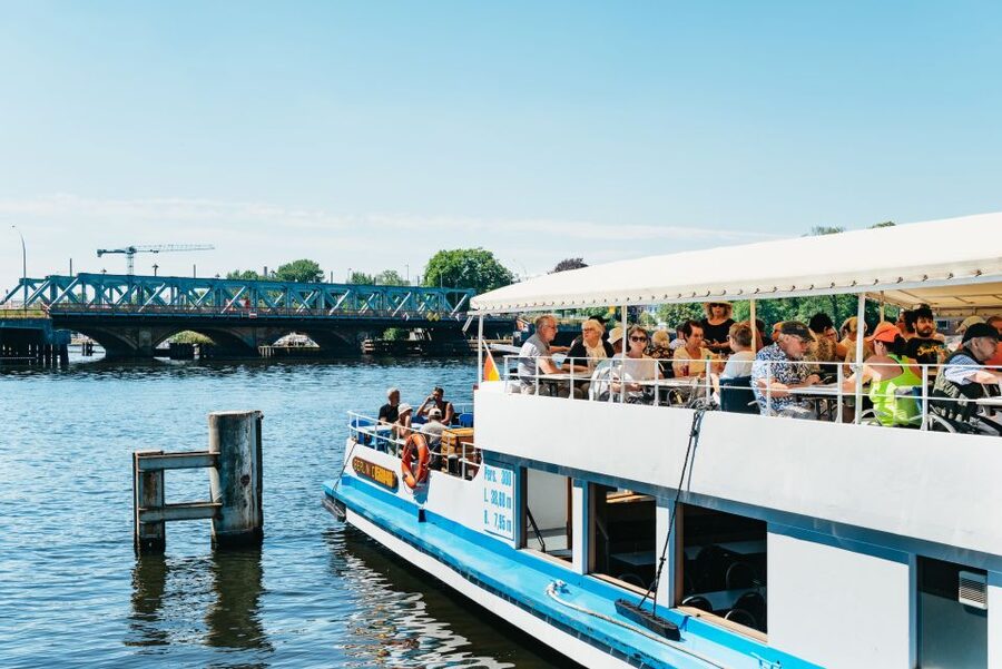 Berlin: Spree Boat Tour to Müggelsee - The Köpenick stop: Captain of Köpenick and a short walk with pay-off