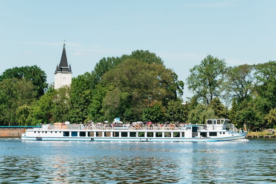Berlin: Spree Boat Tour to Müggelsee - Passing Köpenick Palace: best seen from the water, not in a rush
