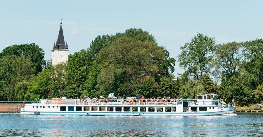 Berlin: Spree Boat Tour to Müggelsee - Treptow Harbor outbound: the Spree views that make the timing worth it