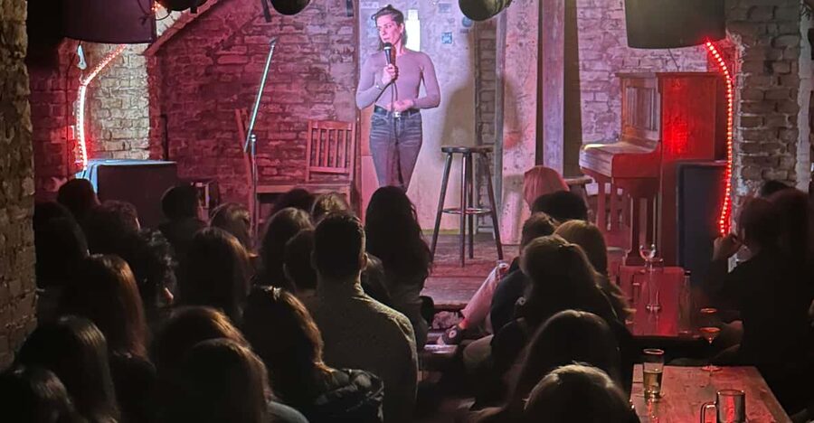 Berlin: The Epic Comedy Club Friday Night Showcase - Drinks and Food at the Dedicated Bar: A Real Part of the Night