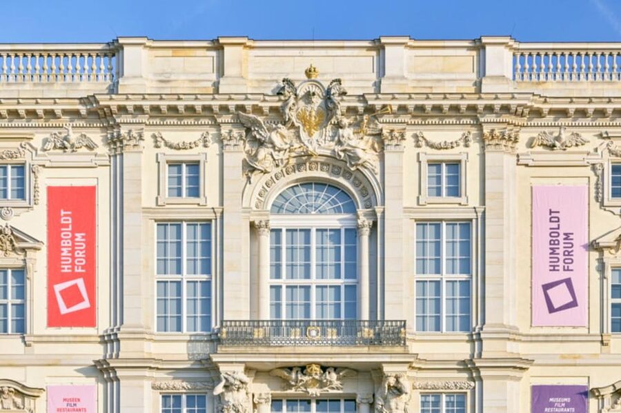 Berlin: "The Humboldt Forum for Newbies" Guided Tour - English vs German: which tour fits your brain