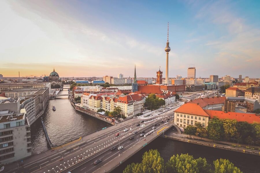 Berlin: Tour with Private Guide - Berlin Wall Memorial: A Meaningful Stop, Not a Rush-Through