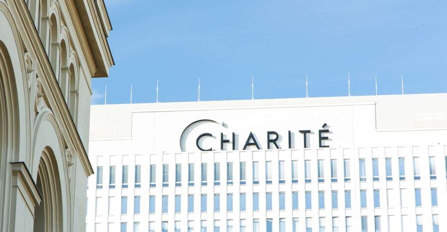 Berlin: walking tour about Charité - What You See Outside: Charité Bed House From the Street