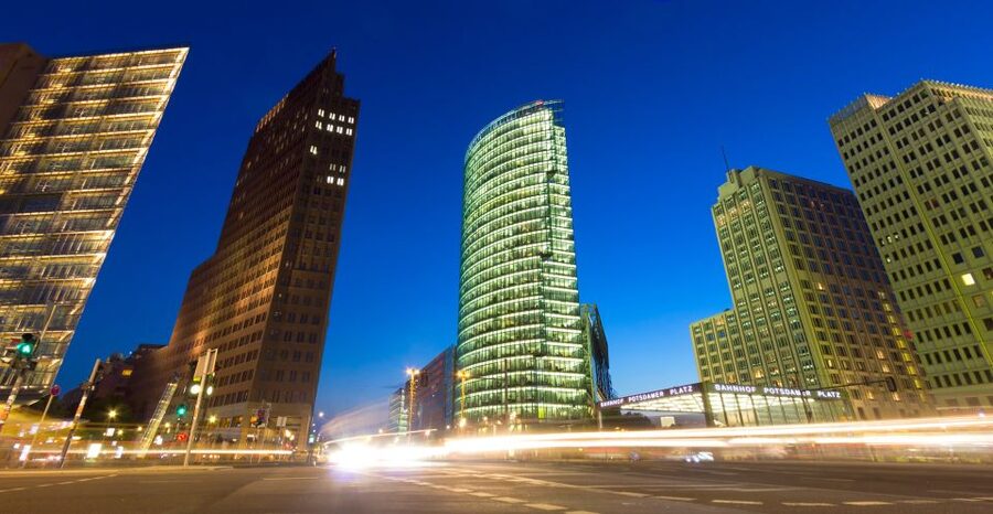 Berlin: Walking Tour of the Top 10 Sightseeing Attractions - Meeting at Paul-Löbe-Haus: Starting in the Government District Makes Sense