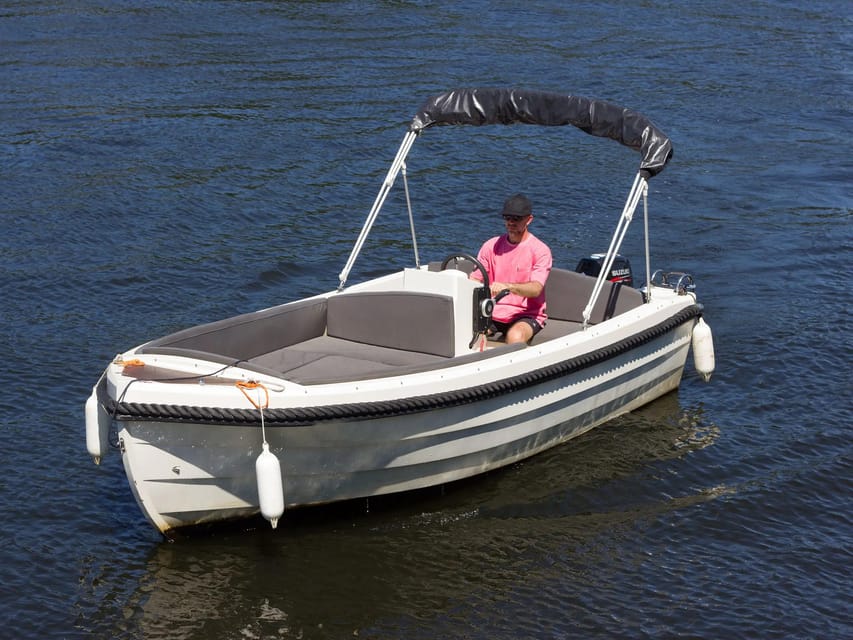 Berlin: Wonderful days renting the motorboat tortola - The “license-free” part, and what you still need to do