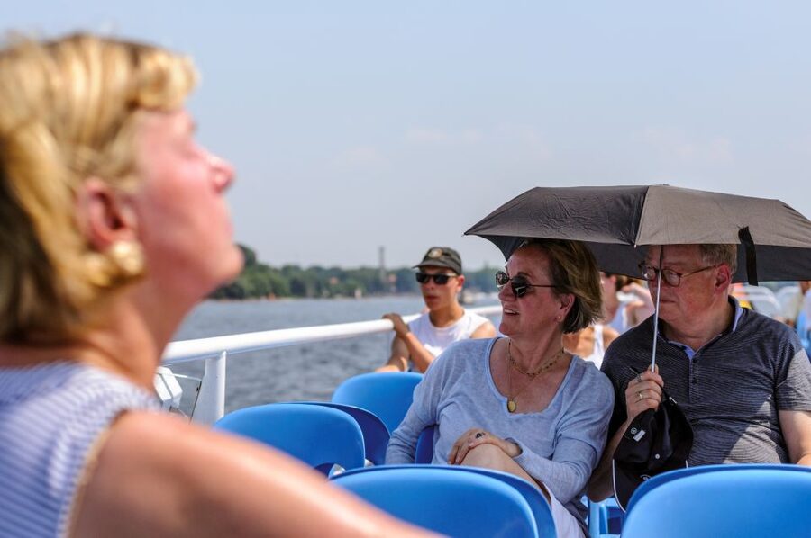 Berlin: World Heritage Cruise to Potsdam - Starting at Wannsee, the simple route to the dock