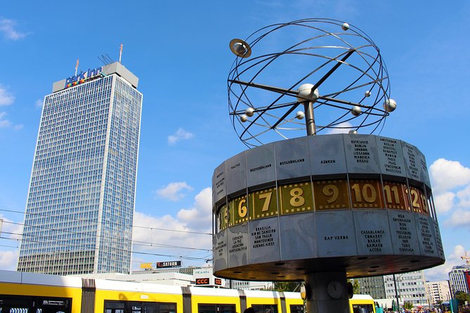 Best of Berlin with a licensed Guide - Checkpoint Charlie: Cold War tension, plus pop culture connections