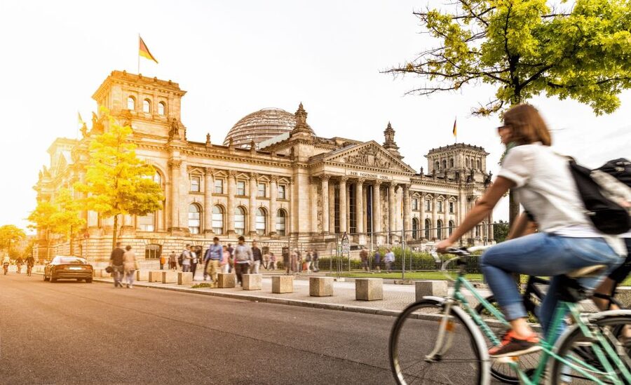 Bike Tour of Berlin Top Attractions with Private Guide - The 6-hour route: adding green time and East Berlin mural power