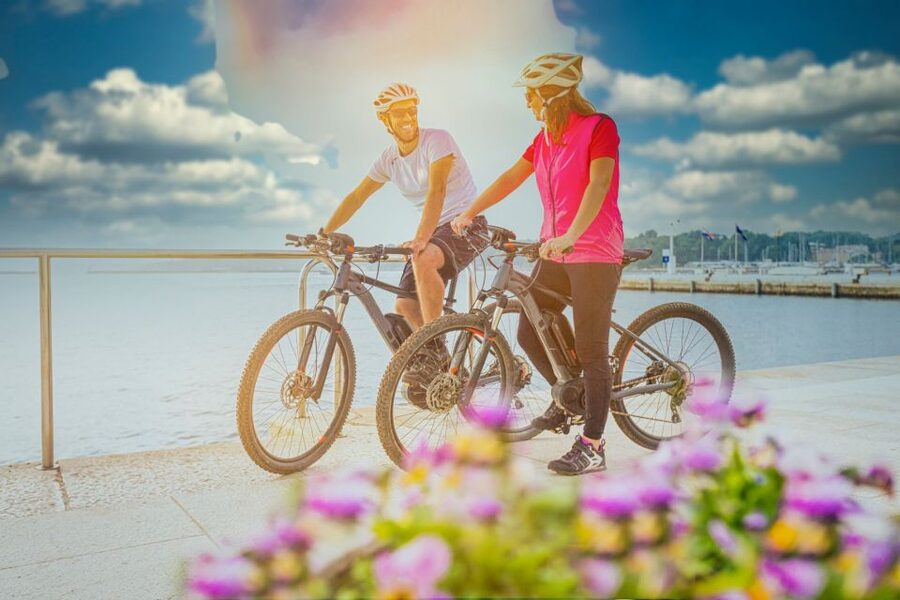 Bike Tour of Berlin Top Attractions with Private Guide - Starting at Hotel Motel One Berlin-Alexanderplatz, then finding your rhythm