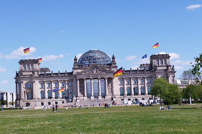 Daily First Rickshaw promotion in Combi Vehicle public Group 90€ - Brandenburg Gate and the Government District Finish