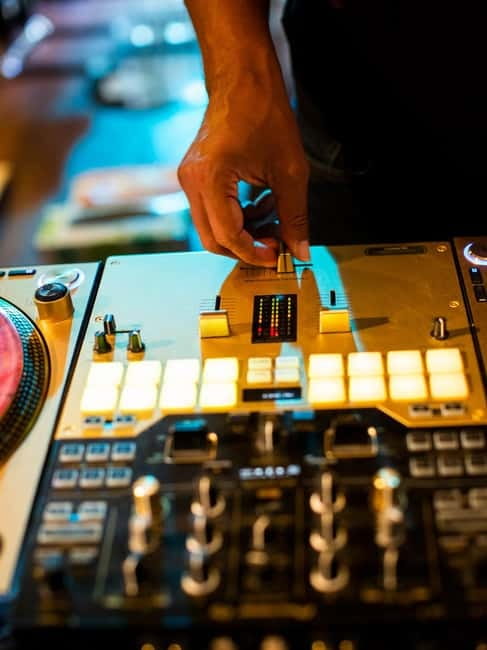 DJ for a Day: Learn to Mix Like a Pro in Berlin - DJ Training in Berlin, Minus the Guesswork