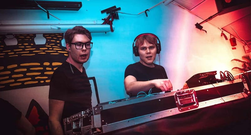DJ for a Day: Learn to Mix Like a Pro in Berlin - Vinyl Time: Scratching Like the 80s and 90s