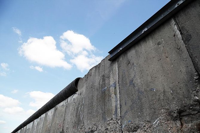 East Berlin and the Berlin Wall 2-Hour Walking Tour - Getting Your Bearings: Start Point, Timing, and Group Size