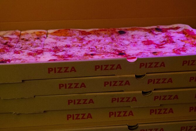 English Comedy Show with Pizza and Shots in Central Berlin - What happens in the comedy club: lineup, languages, and the host effect