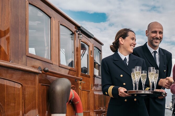 Evening aperitif tour aboard the motor yacht Fitzgerald - From the Evangelical Cathedral to the Humboldt Forum
