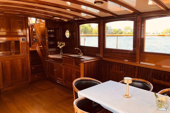 Evening aperitif tour aboard the motor yacht Fitzgerald - The Historic District Near Alexanderplatz, Seen Without the Crowd Stress