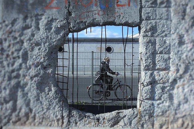 Explore The Berlin Wall: Cold War Berlin and Behind the Berlin Wall - A Fast Route to the Berlin Wall in About 3 Hours