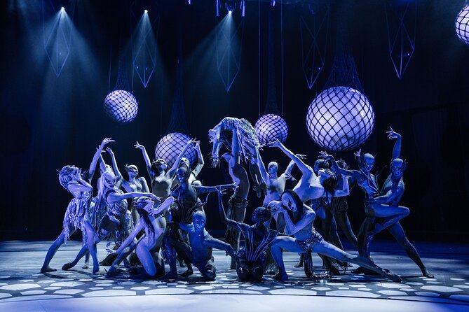 FALLING | IN LOVE Grand Show at Friedrichstadt-Palast Berlin - Price and Value: Is $52.02 Worth It?