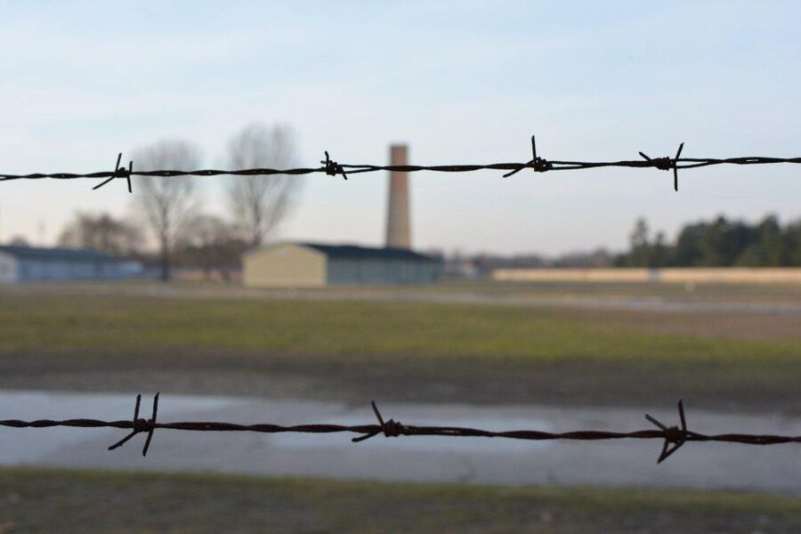 From Berlin: Guided Sachsenhausen Concentration Camp Tour - The 6-hour flow: from Hopfingerbräu to the camp and back