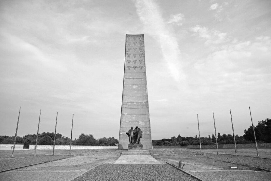 From Berlin: Licensed Sachsenhausen Tour with max. 15 people - Why Sachsenhausen feels different, and why this tour structure helps