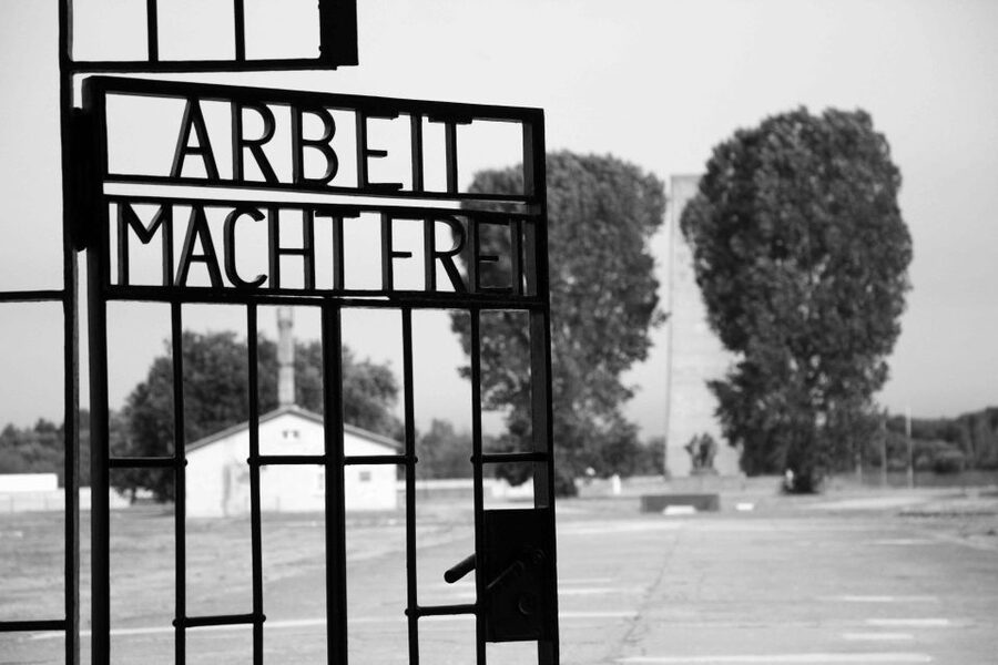 From Berlin: Licensed Sachsenhausen Tour with max. 15 people - Berlin to Sachsenhausen by train: the trip you can use for context