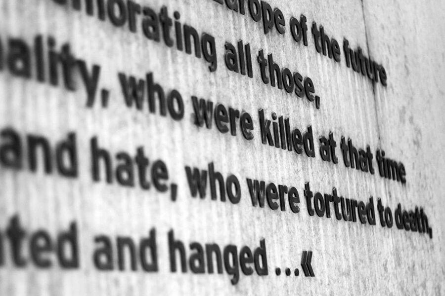 From Berlin: Licensed Sachsenhausen Tour with max. 15 people - Resistance, survival, and the end of the camp: the stories that change the meaning