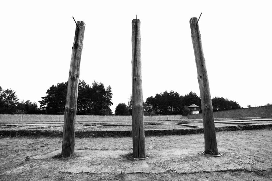 From Berlin: Licensed Sachsenhausen Tour with max. 15 people - How to handle a heavy day: walking time, questions, and staying steady