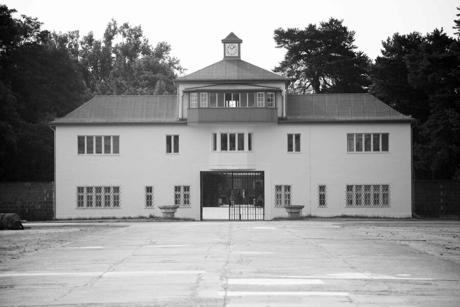 From Berlin: Licensed Sachsenhausen Tour with max. 15 people - Price and value: what $38 buys you on a half-day plus travel day