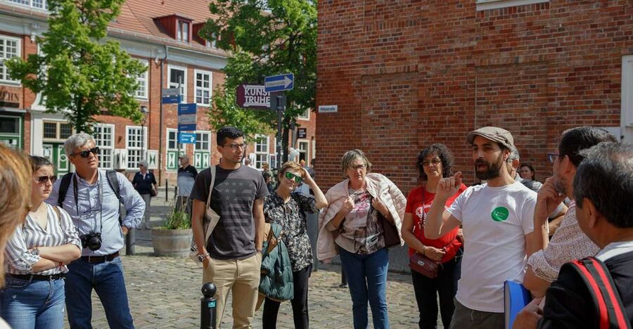 From Berlin: Potsdam Half-Day Tour in Spanish - A 6-hour walking tour where timing matters more than you think