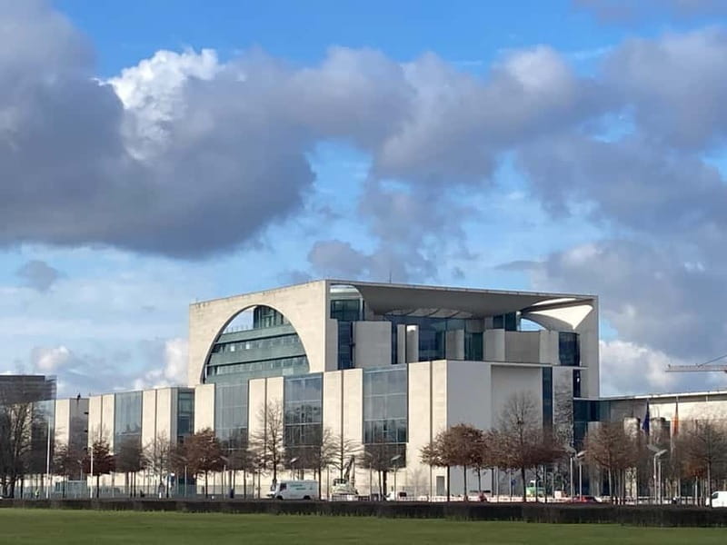 Guided Insider Tour Government and Parliament District - Should You Book This Insider Government and Parliament District Tour?