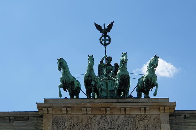 Historic center of Berlin - Tour in Italian - Holocaust Memorial and Neue Wache, two different kinds of remembrance