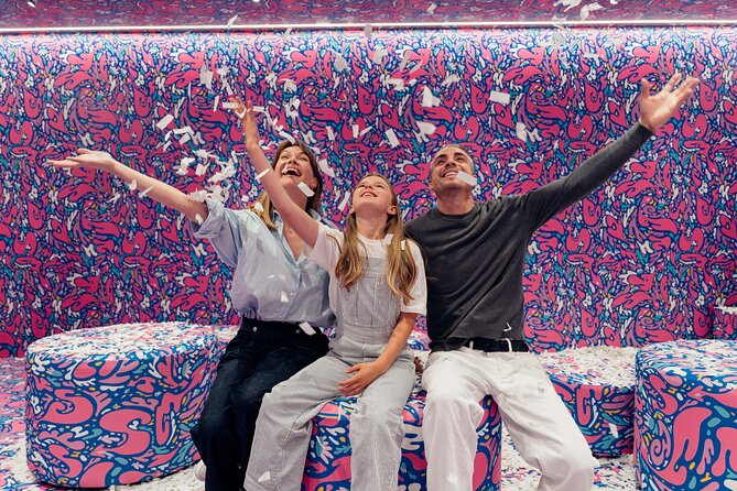 IKONO Berlin. Immersive Experience - Creative Room Moments: Ball Pit Play and Arcade-Style Fun