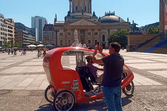 Individual City Tour - Rickshaw Sightseeing in Berlin - Staying Warm in Berlin, With a Blanket and a Sensible Plan