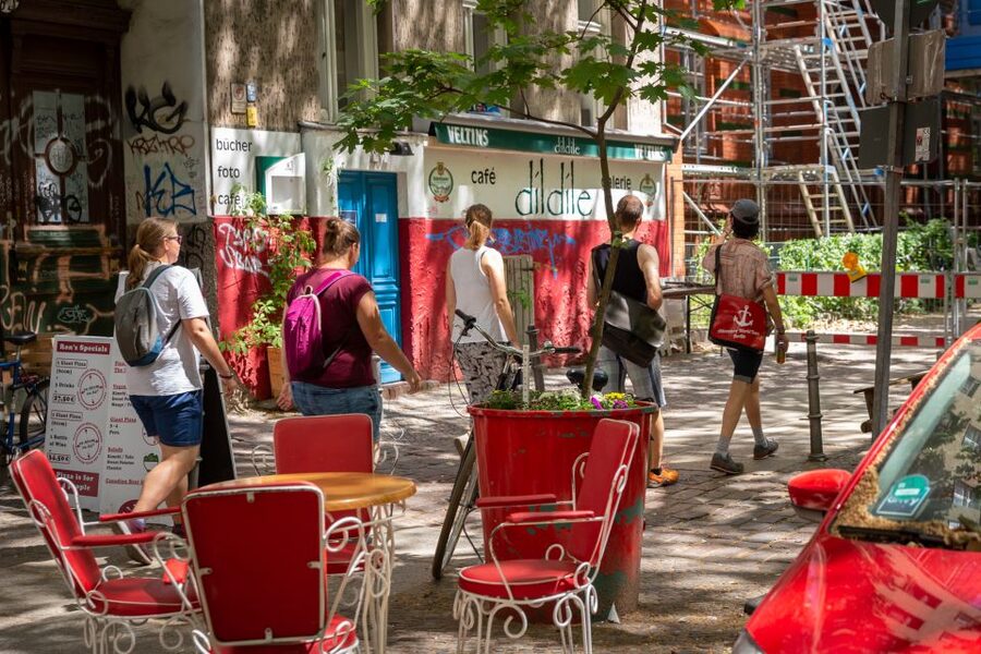 Kreuzberg: Culinary Food Tour - Mariannenstraße 4, Oranienplatz, and the photo stops that teach you the shape of Kreuzberg