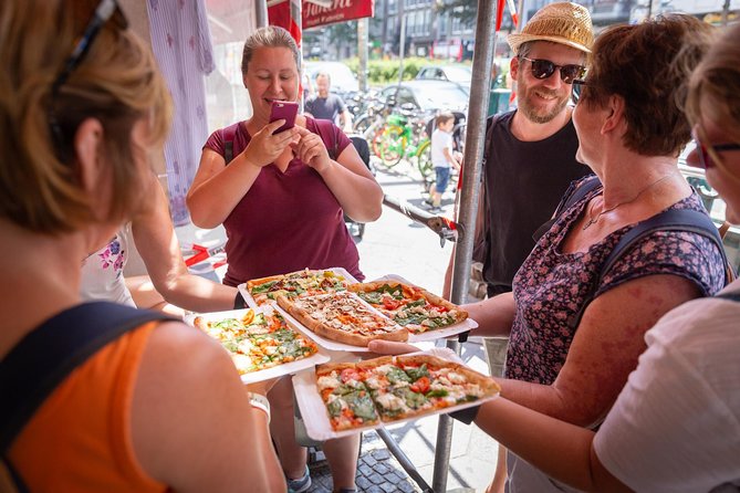 Kreuzberg kulinarisch – Die Food Tour - Oranienstraße backyards: how the architecture becomes part of the meal plan