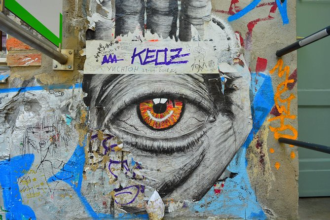 Modern Berlin Private Walking Tour: Diverse, Vibrant and Exciting German Capital - Stop 3 in Prenzlauer Berg: Old Apartments, New Life, Stubborn Character