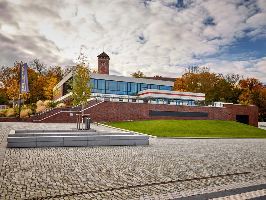 Potsdam: Entry to DAS MINSK Kunsthaus in Potsdam - Soft Power and Textile Design as a Tool to Question Power