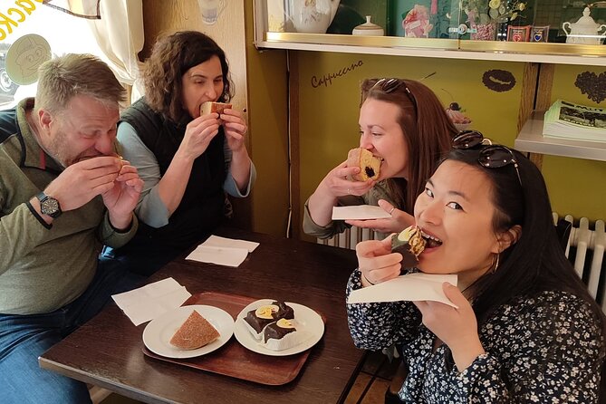 Private Berlin Bites & Historical Highlights - 2,5hrs - Street food meets Berlin-Mitte walking, in about 2.5 hours