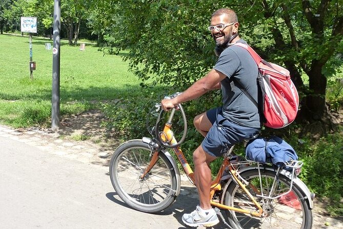 Private Guide Up to Group 6 - ONE Rickshaw, (E)Bikes, E-Scooters - Stadtschloss Berlin and Museum Island: palace debates and culture anchors